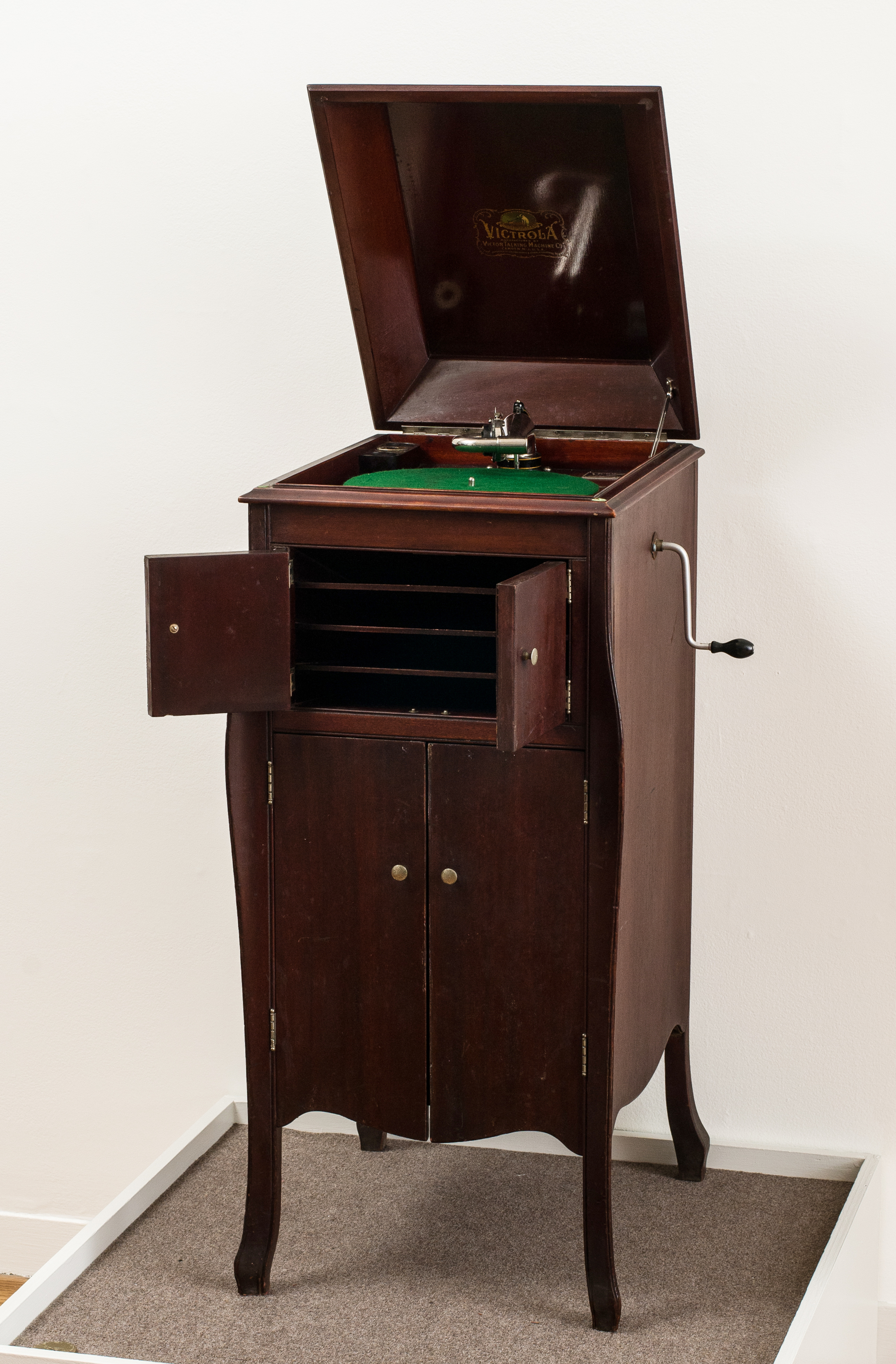 Victor-Victrola, 1917 | eMediaVA